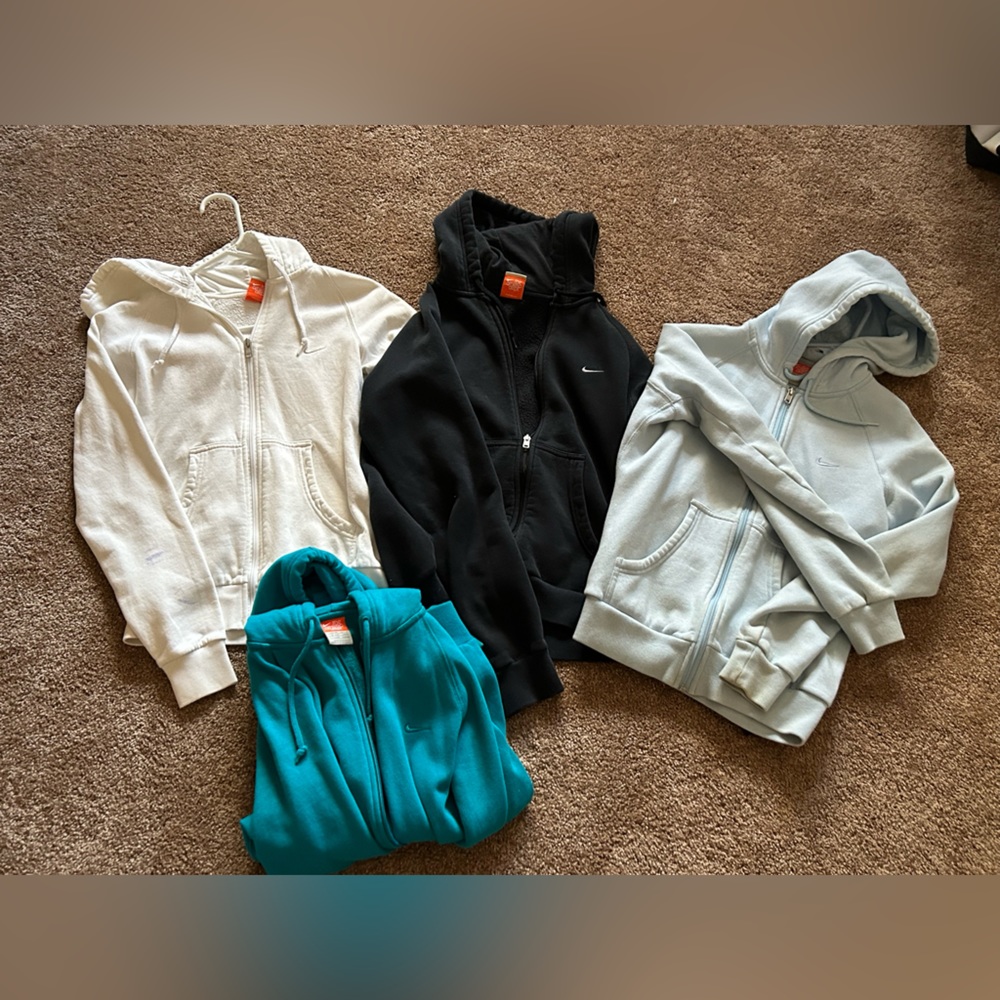 4 pairs of Nike jackets